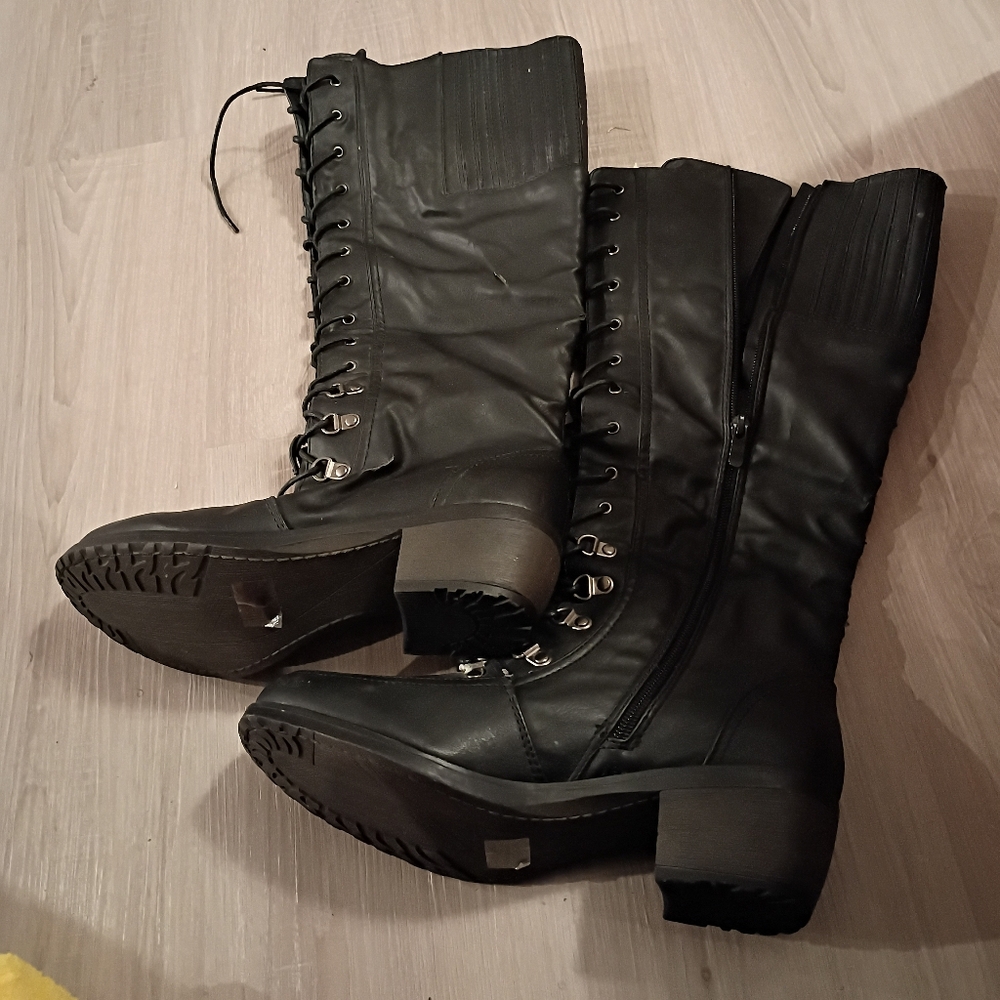 Stylish Black Lace-Up Boots for Women